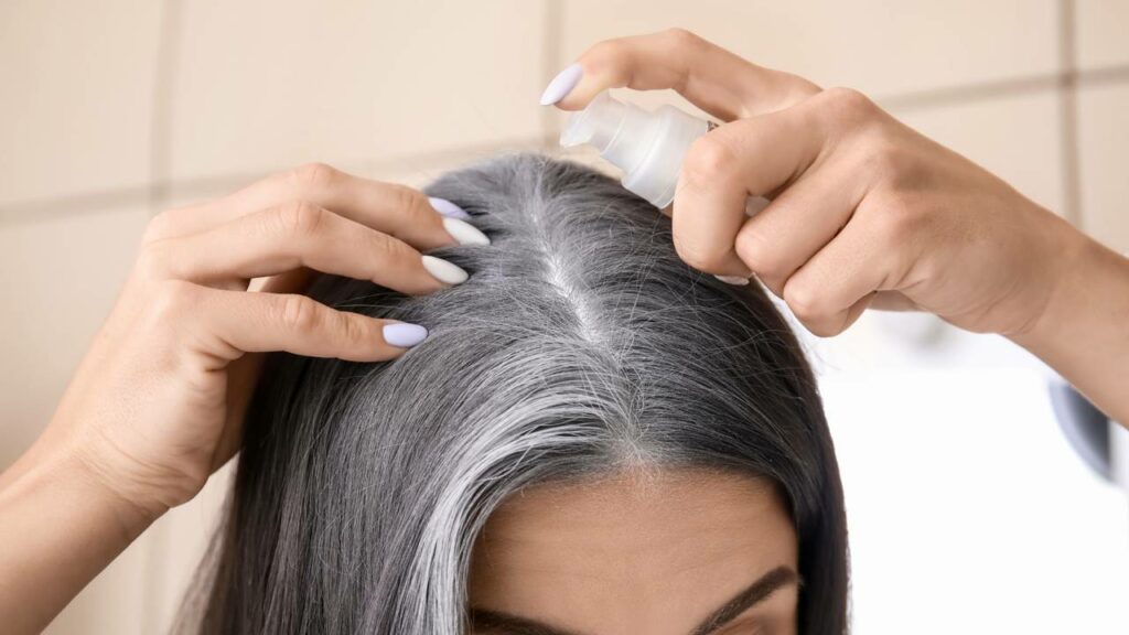 Como preparar a mistura natural em casa para cobrir os cabelos brancos em 24 horas
