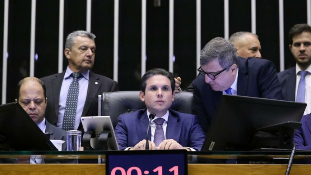 Câmara aprova isenção do IR para quem ganha até R$ 5 mil por mês