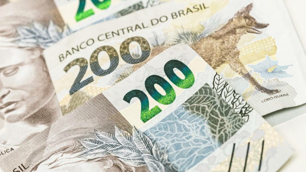 Como usar o celular para identificar notas falsas em segundos
