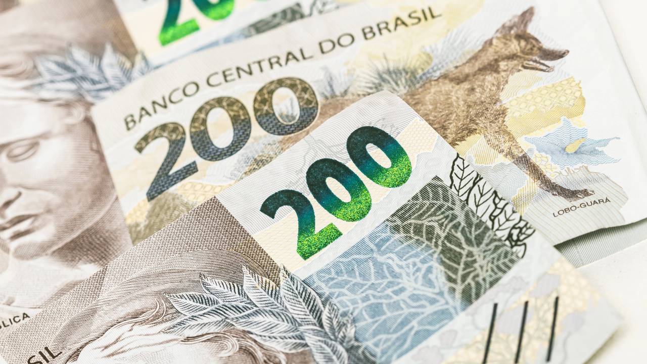 Como usar o celular para identificar notas falsas em segundos