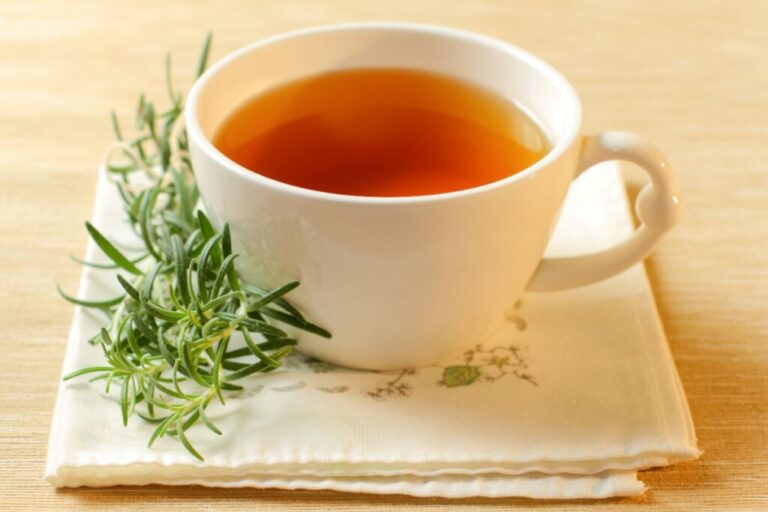 6 receitas de chá de losna e seus benefícios para a saúde