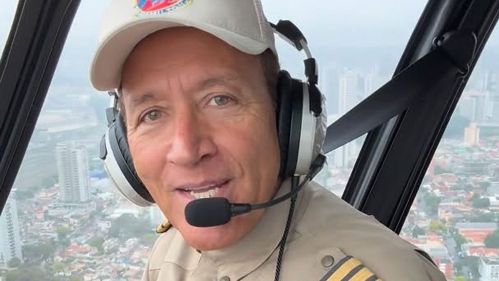Comandante Hamilton ganha programa e desiste de sair do SBT
