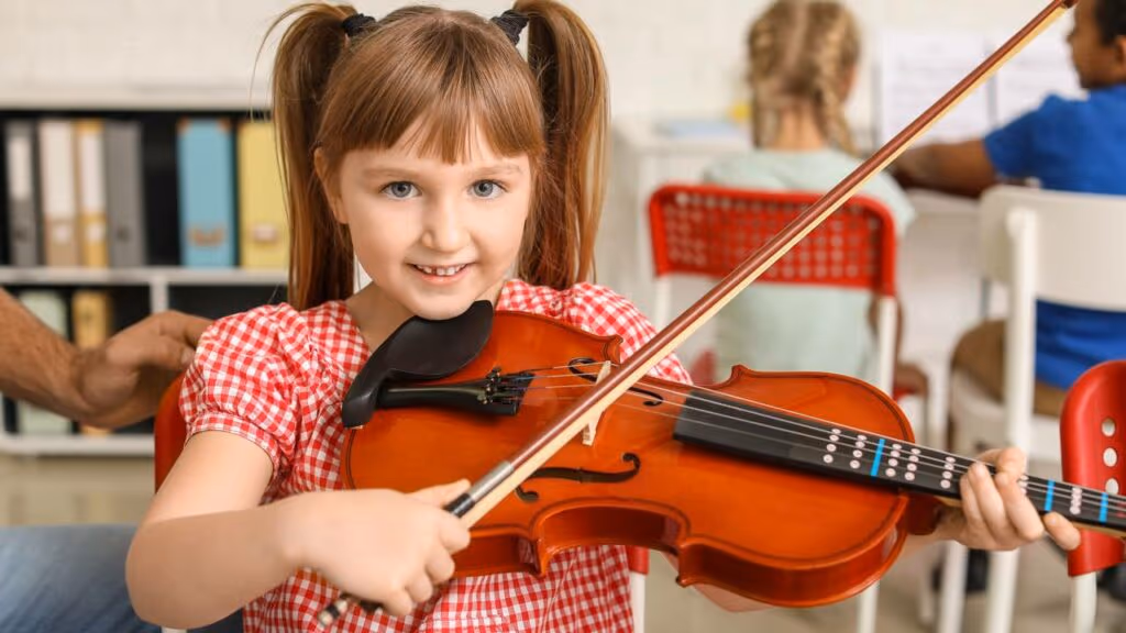Brasileira compõe sua primeira música com apenas 6 anos e surpreende o país