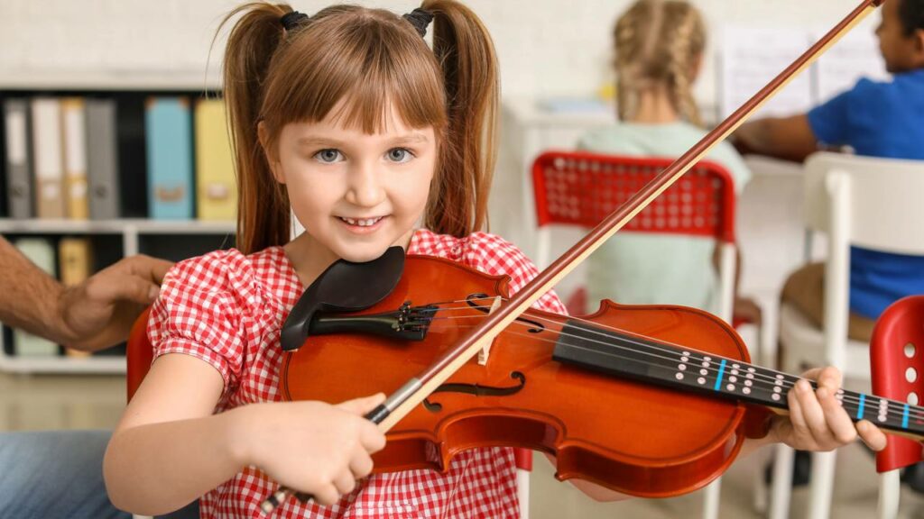 Brasileira compõe sua primeira música com apenas 6 anos e surpreende o país