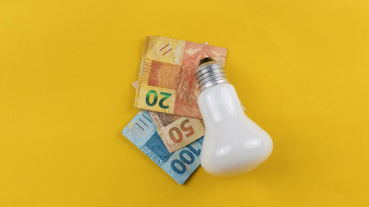 Como usar a tecnologia para reduzir sua conta de luz agora