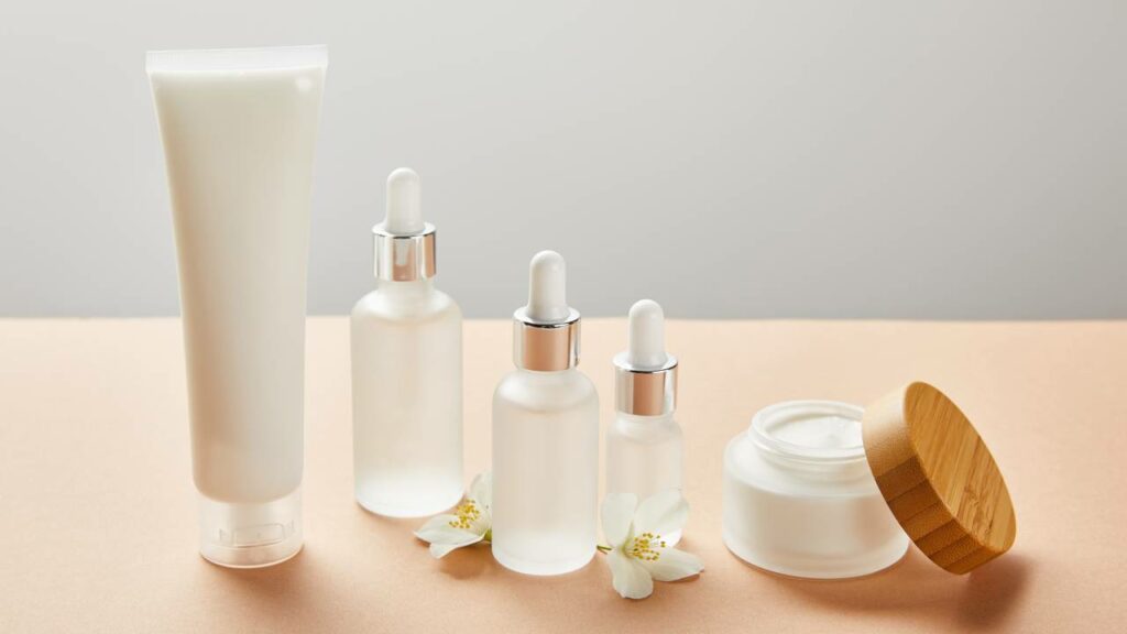 Anvisa alerta: Cosméticos proibidos podem estar na sua prateleira
