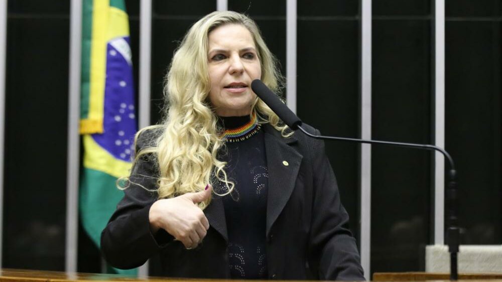 Deputada do PT detida por Israel está incomunicável há 40 horas, diz gabinete