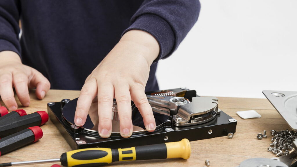 Adeus aos USBs, cartões de memória e HDs, aqui vem o vidro indestrutível que pode armazenar arquivos ilimitados