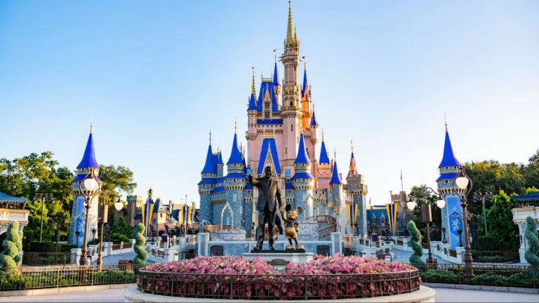 Disney World chega aos 54 anos entre festas e disputas políticas