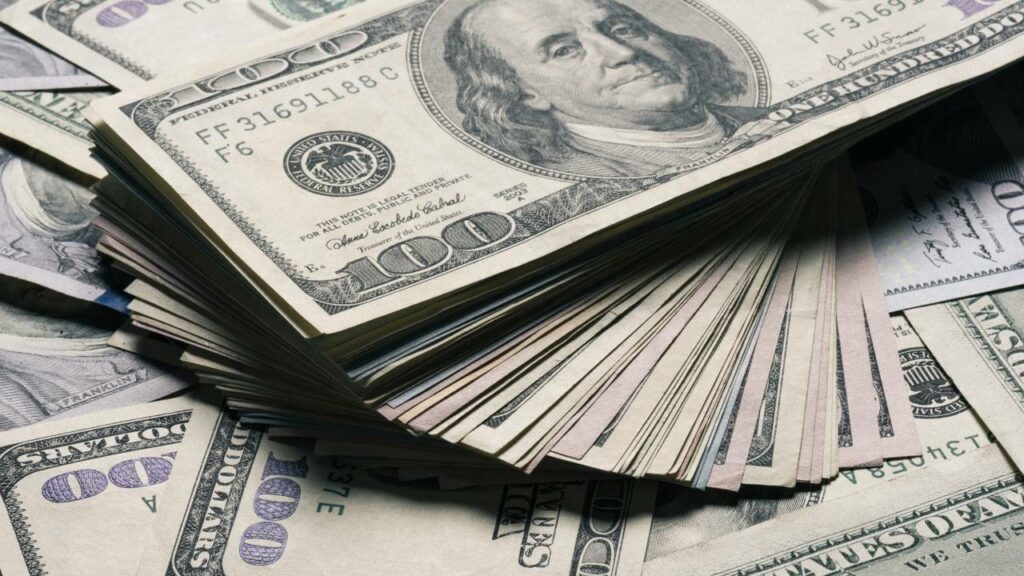 Quanto custa o dólar hoje, 09/10? Dólar em alta pressiona preços e desafia a política econômica do Brasil