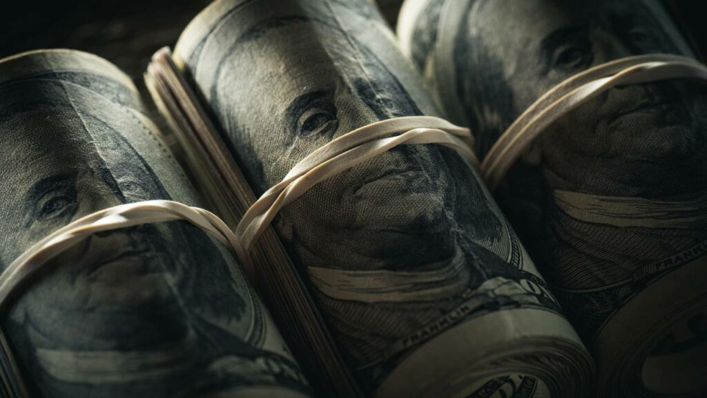 Quanto custa o Dólar hoje, 15/10? Moeda americana em queda reacende otimismo sobre economia e consumo