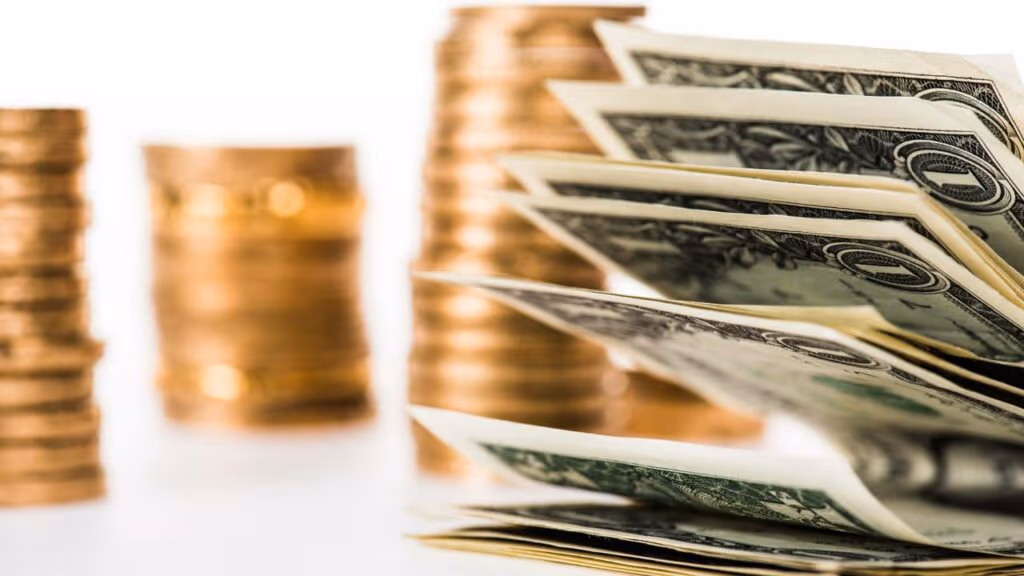 Quanto custa o Dólar hoje, 17/10? Moeda americana tem leve recuo com decisões do Banco Central