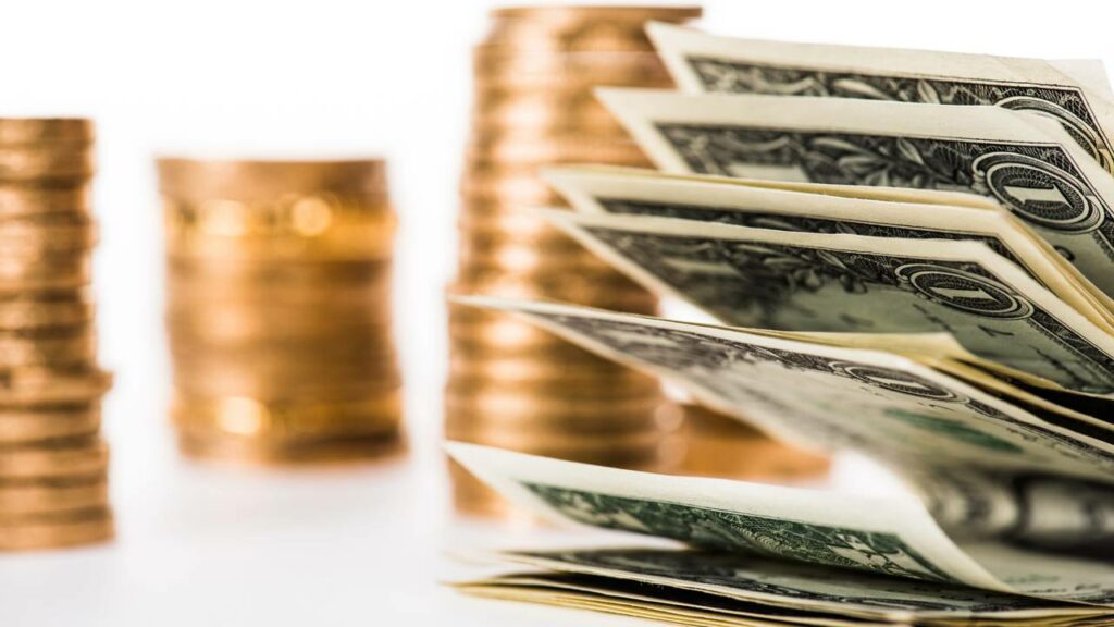 Quanto custa o Dólar hoje, 17/10? Moeda americana tem leve recuo com decisões do Banco Central