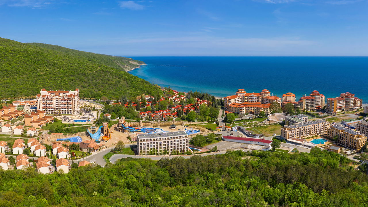 Inundações destroem resort de Elenite, na Bulgária