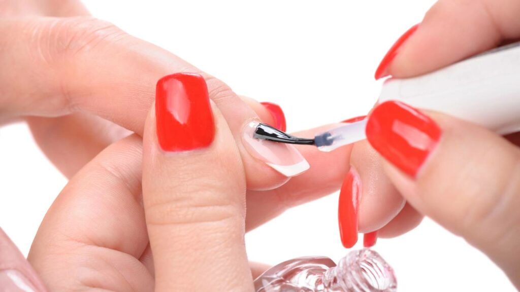 Anvisa proíbe esmaltes devido a risco de câncer