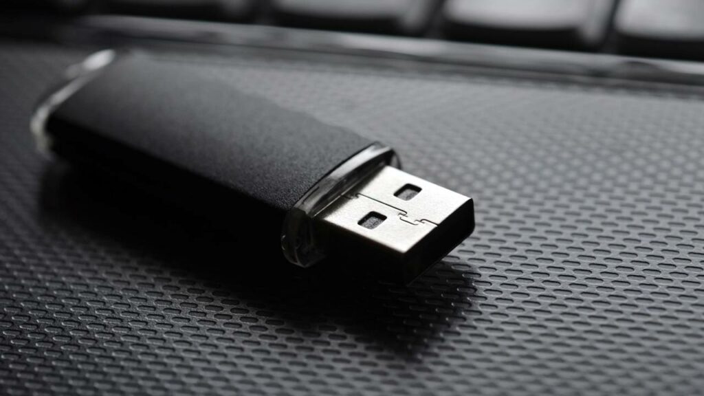 Pendrive - Créditos: depositphotos.com / Ensuper