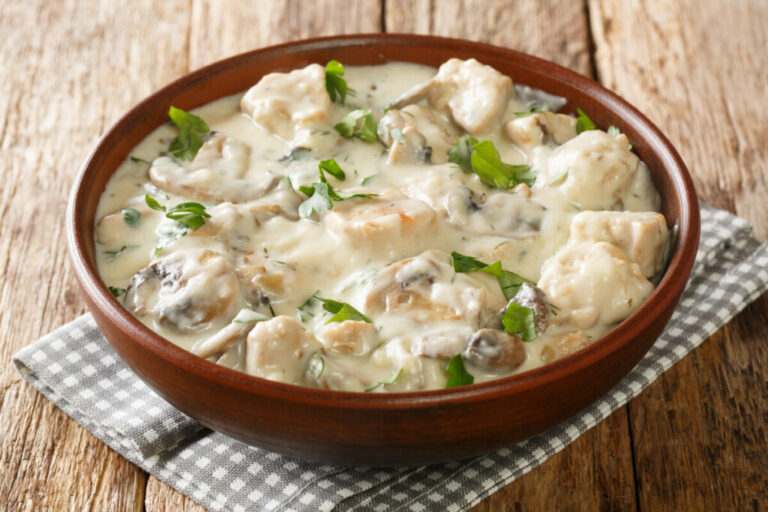 8 receitas de frango ao molho que vão te surpreender