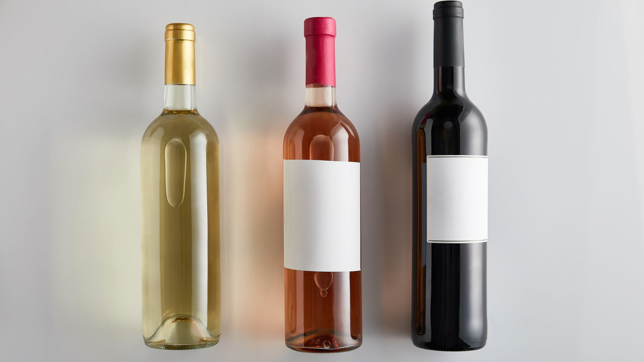 20 mil garrafas são apreendidas em depósito clandestino em SP