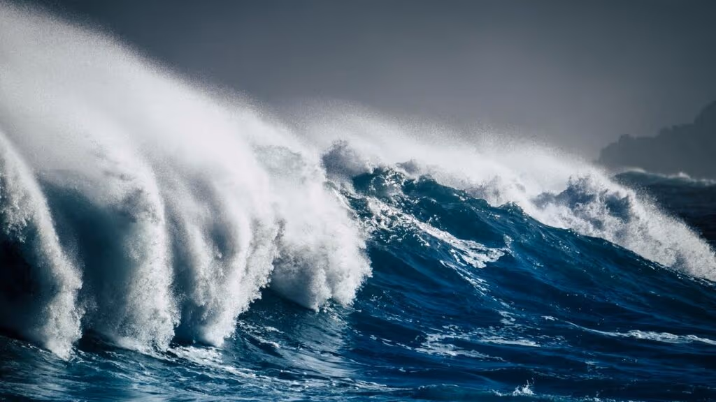 Satélites da ESA registram ondas de 20 metros, equivalente à altura de um prédio de seis andares e revelam o poder das marés oceânicas