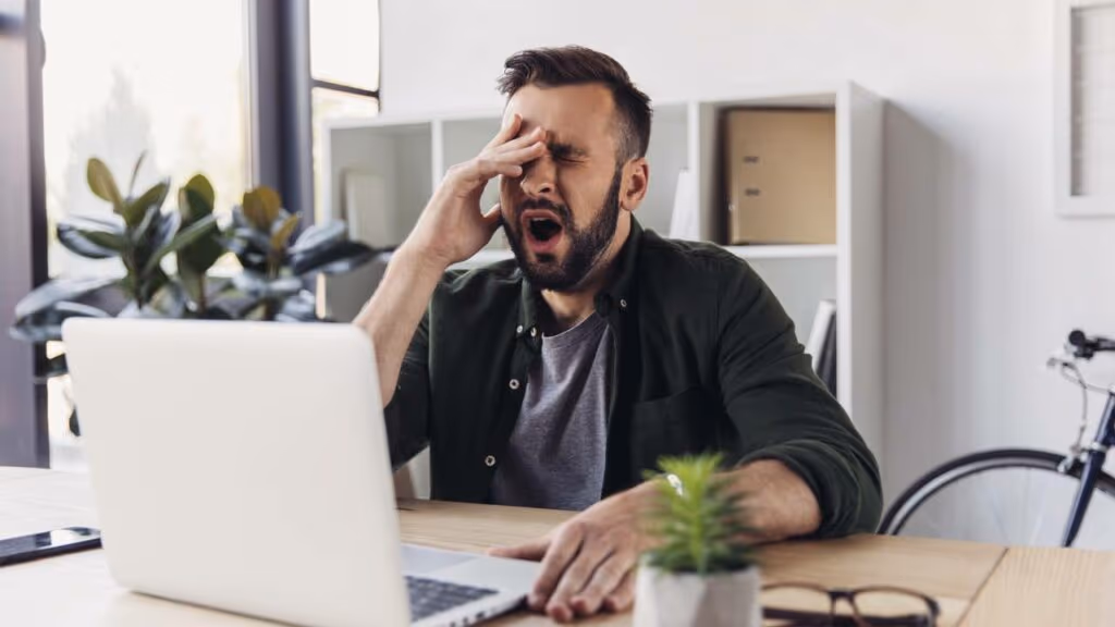 Por que bocejamos quando vemos alguém bocejar? A ciência explica esse fenômeno curioso