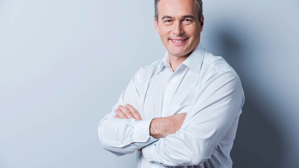 Homem confiante - Créditos: depositphotos.com / gstockstudio