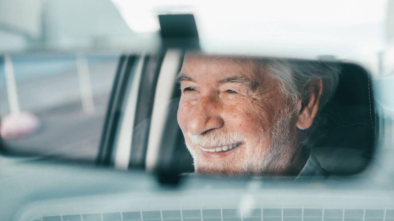 Idosos podem renovar a CNH sem pagar taxa em 2026 dependendo do estado