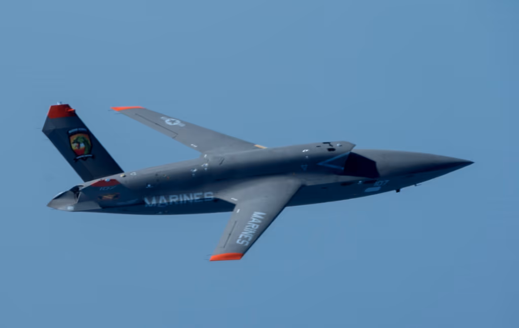 Testes estilo Top Gun: Pilotos da Força Aérea dos EUA treinam ao lado de drones pilotados por IA