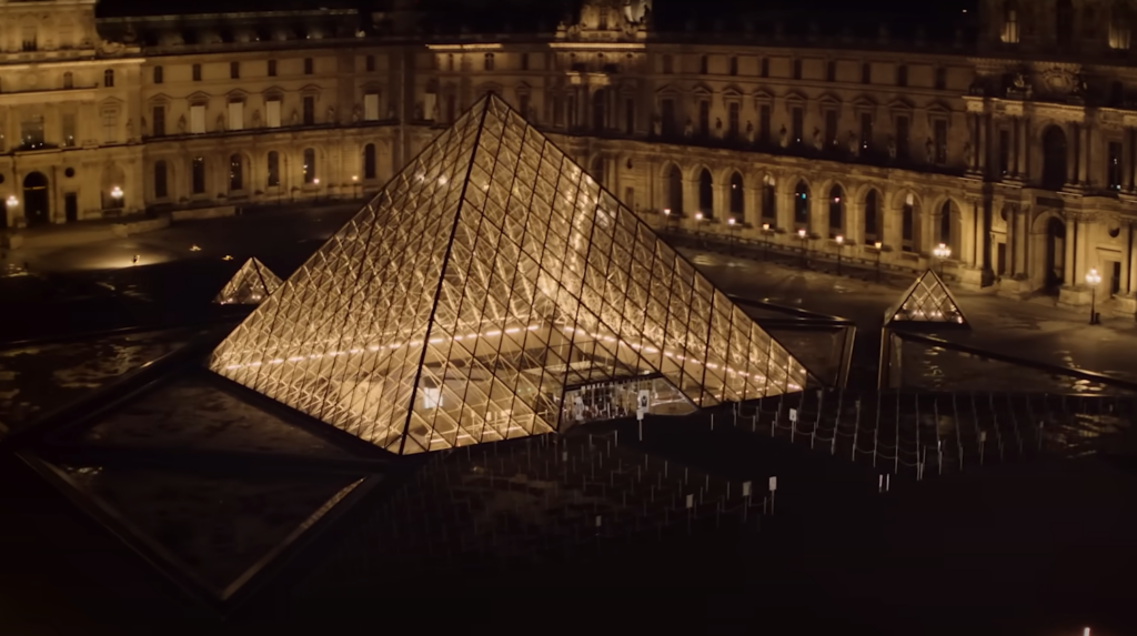 A série da Netflix que previu o roubo ao Louvre em Paris e que voltou a ser tendência