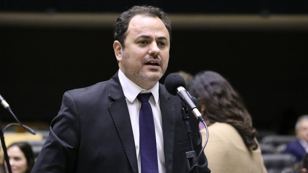 Glauber Braga reclama de Nobel para Corina: “Que vergonha!”