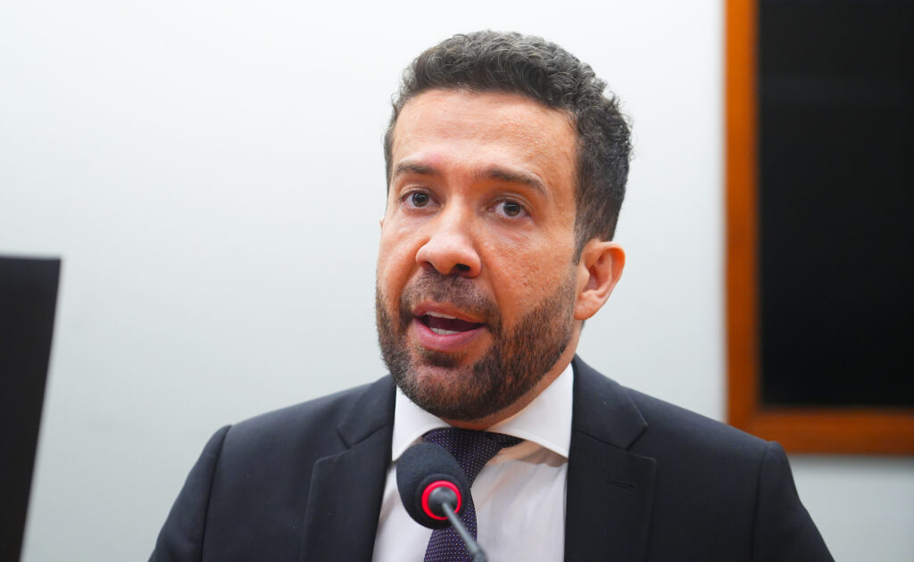 Nunes Marques dá 15 dias para Janones apresentar resposta a queixa-crime