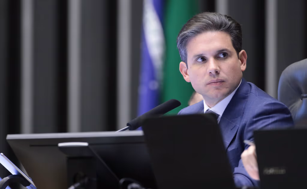 Motta deve deixar para Mesa Diretora decidir sobre perda de mandato de Ramagem