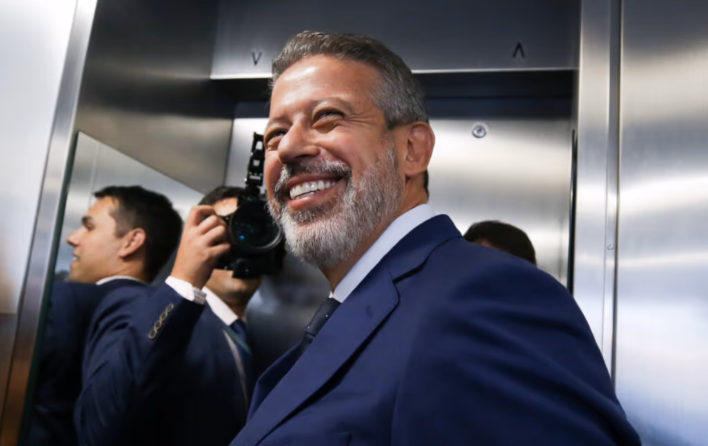 Arthur Lira confirma pré-candidatura ao Senado