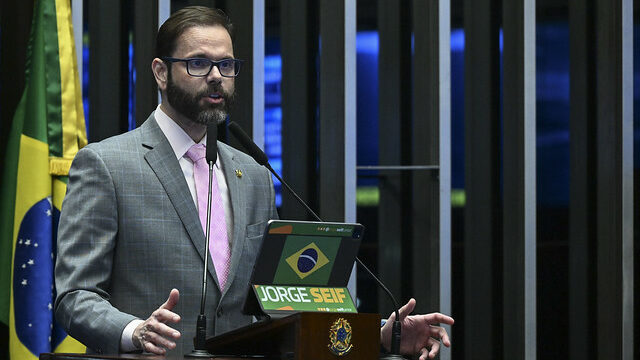 “Tem que aniquilar o Hamas completamente”, diz Jorge Seif