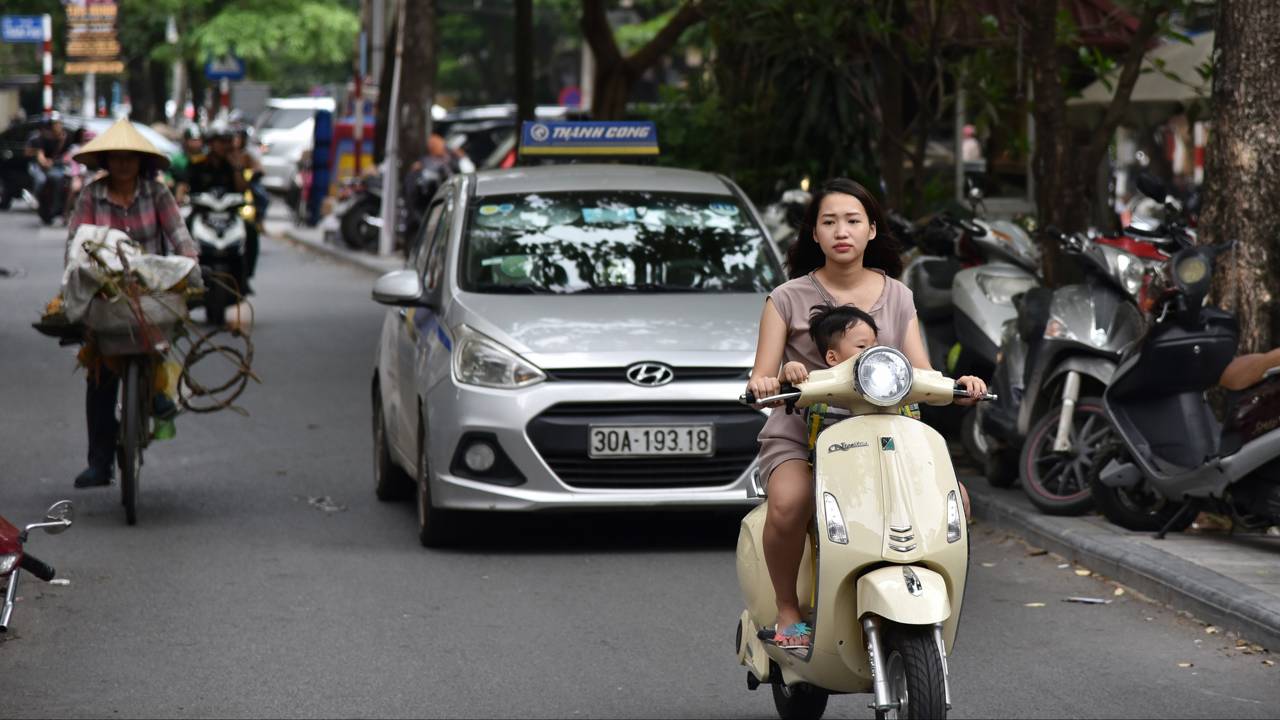 O que diz a lei sobre criança com menos de 10 anos andar na garupa de uma moto?