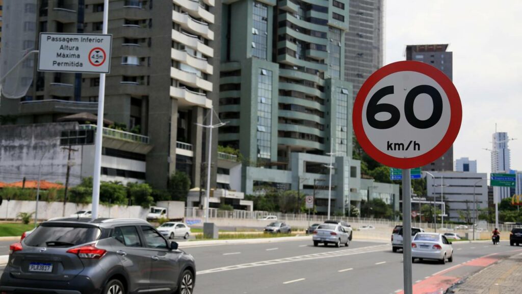 Três leis de trânsito que deixaram de ser obrigatórias no Brasil
