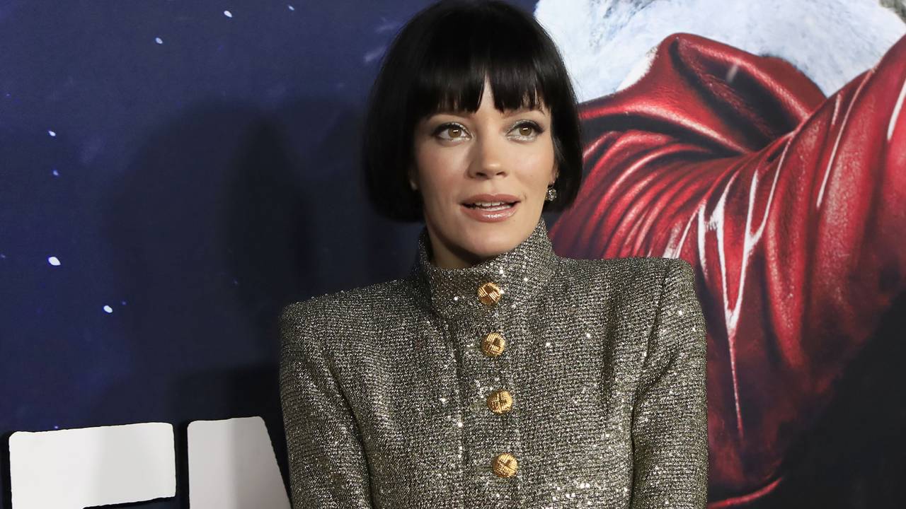 Lily Allen explode as redes ao anunciar álbum após 7 anos