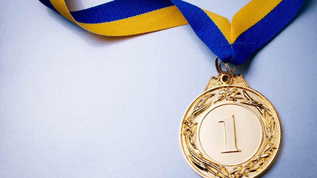 Com apenas 10 anos, ele emociona o Brasil com 130 medalhas em olimpíadas