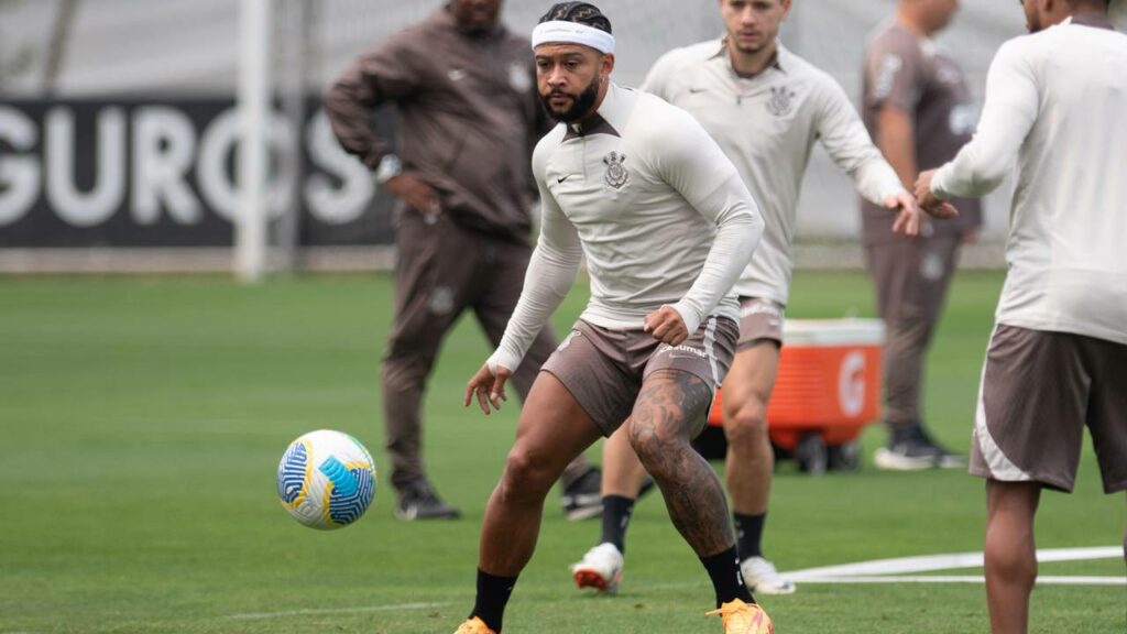 Memphis Depay não conseguiu retornar ao Corinthians em meio ao caos no Rio