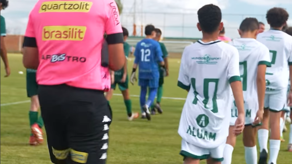 Rodolfo Borges na Crusoé: Carta aos pais de jogador