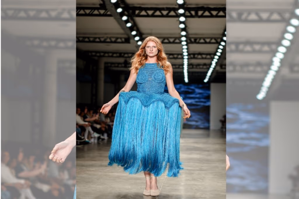 Veja como o brilho foi destaque da beleza nas passarelas da SPFW