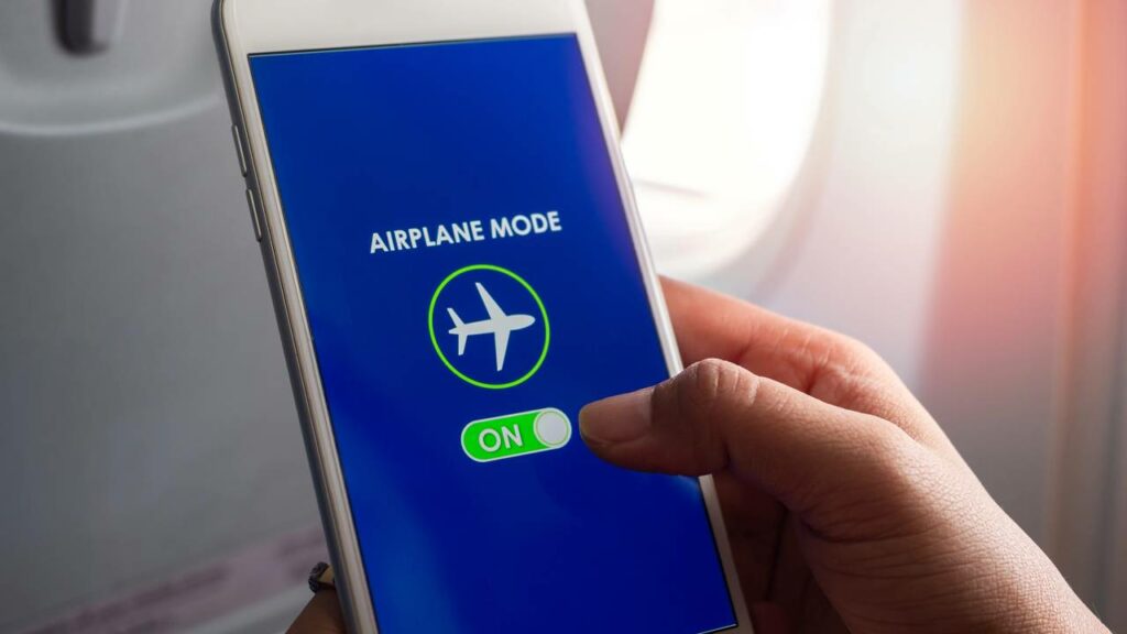 O modo avião do seu celular tem uma vantagem surpreendente