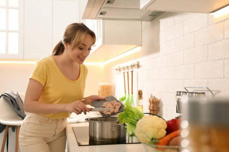 6 hábitos para evitar ao cozinhar e se proteger de intoxicação alimentar