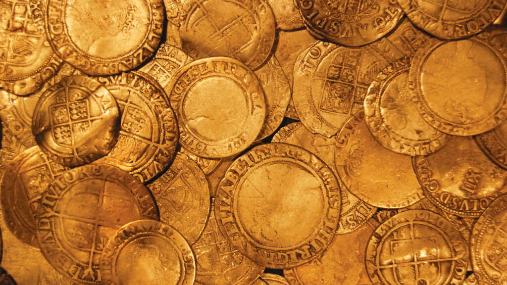 Um detectorista de metal encontrou um punhado de moedas de ouro antigas. Depois foi descoberto que era um “ritual”