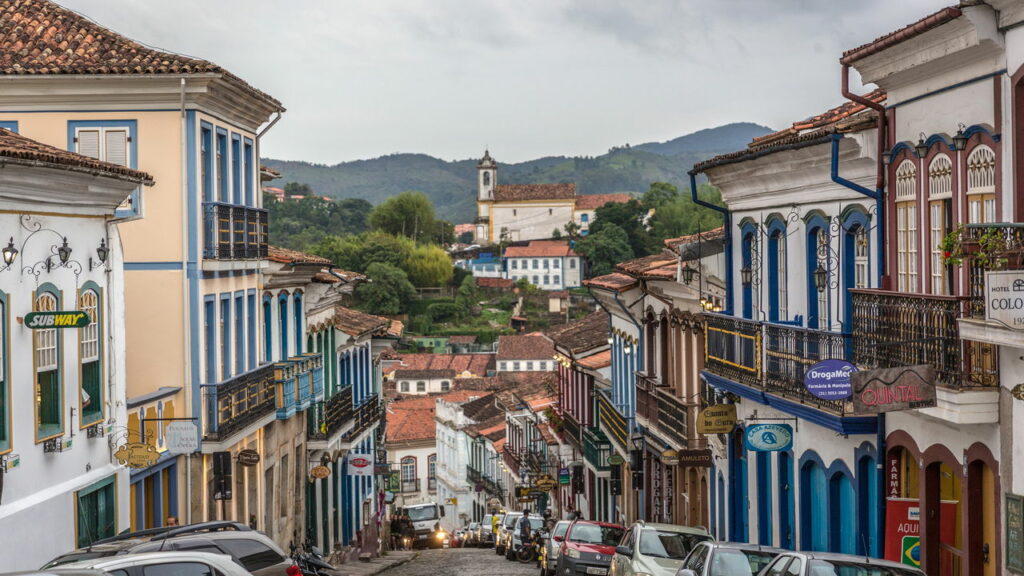 Essa cidade une arquitetura colonial e clima romântico nas montanhas de MG