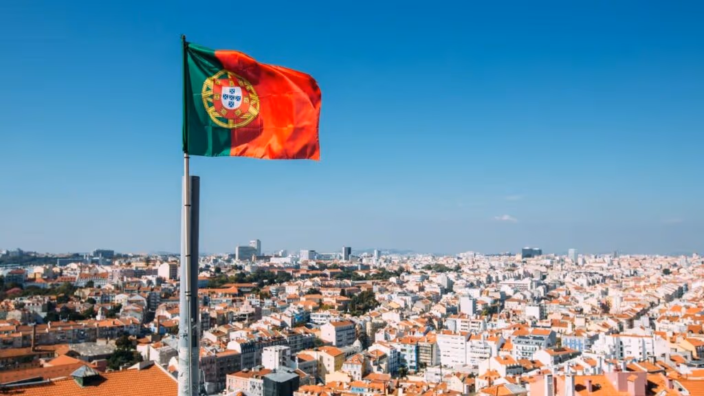 Portugal veta visto de residência para turistas e dificulta reunião familiar
