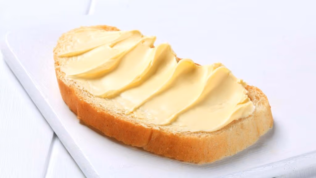 A física secreta que explica por que o pão cai sempre com manteiga pra baixo