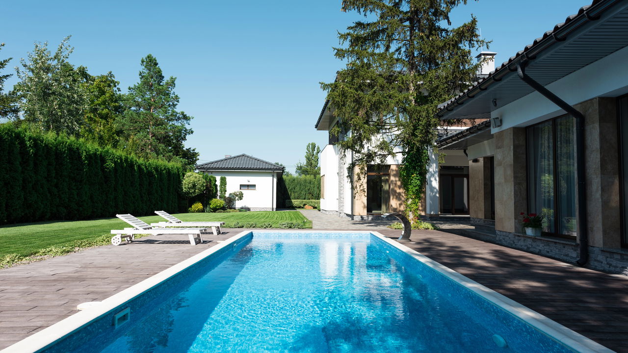 Quanto custa construir uma piscina de alvenaria em casa?
