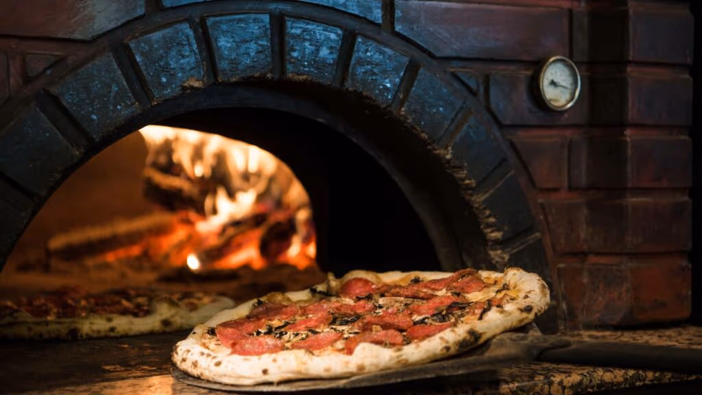 Mulher morre após comer pizza e levanta suspeita de intoxicação