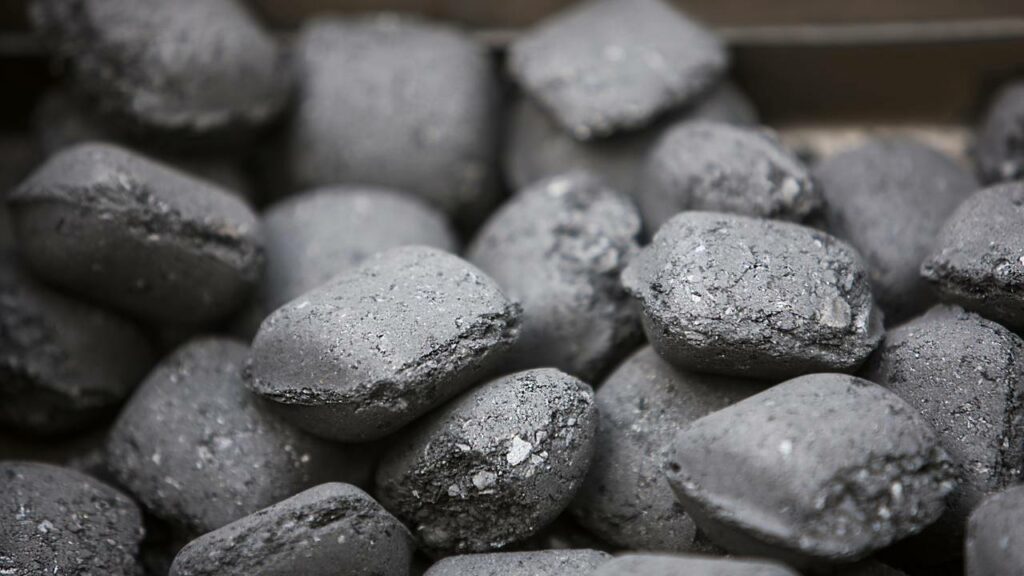 Briquete de carvão - Créditos: depositphotos.com / fotodiya83