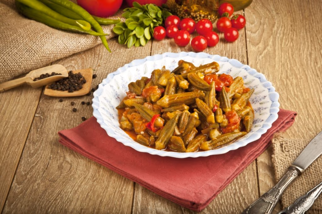 4 receitas fáceis com quiabo para variar no almoço ou no jantar
